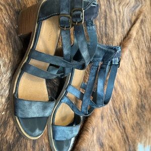 HEELED SANDALS